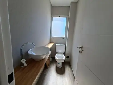 Casa 6 ambientes con 4 baños