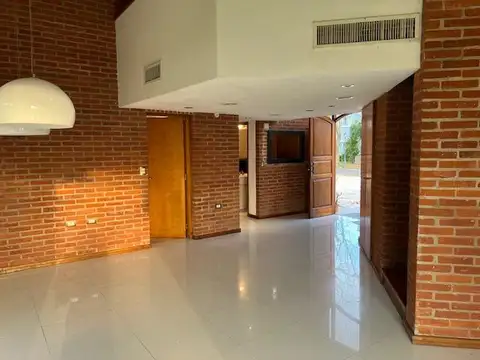 Casa en Venta con 4 cocheras