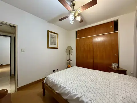 CASA 3 AMBIENTES CON COCHERA SOBRE LOTE PROPIO.-