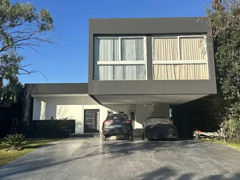 Casa en Venta con 8 cocheras