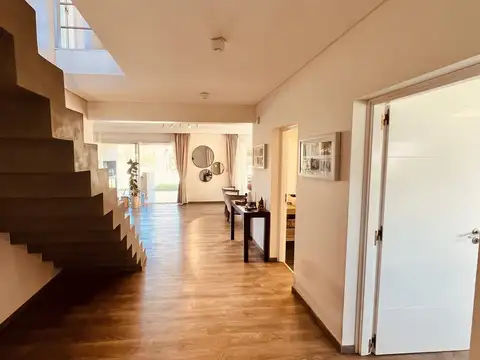 Casa 6 ambientes con 3 baños