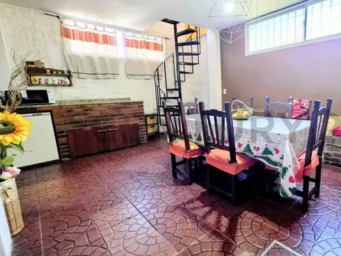 Casa 7 ambientes con 1 baño