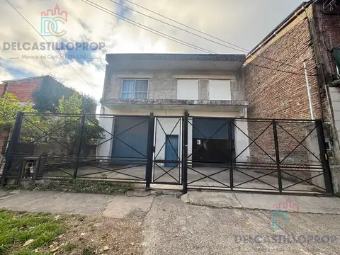 VENTA EN BLOCK . CASA  4 AMB Y DOS LOCALES  VIRREYES