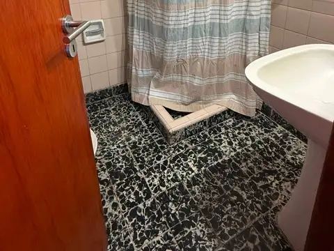 Venta Casa 3 ambientes con Gran Parque y Cochera. Barrio El Gaucho