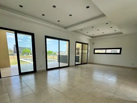 Casa 4 ambientes con 3 baños