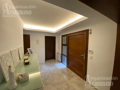 Casa en Venta con 5 cocheras