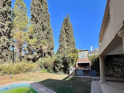 Casa en Venta con 3 cocheras