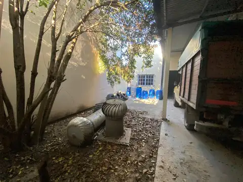 Galpón en  Venta