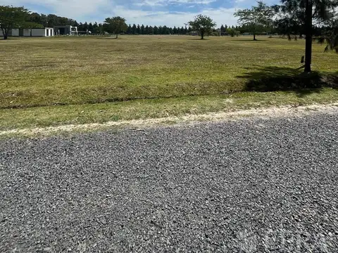 Venta de terreno de  2490 m2 en Campos de Roca II