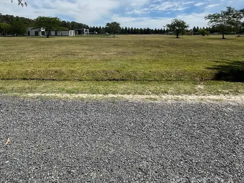 Venta de terreno de  2490 m2 en Campos de Roca II
