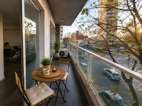 MODERNO MONOAMBIENTE CON BALCÓN EN VENTA. LOURDES