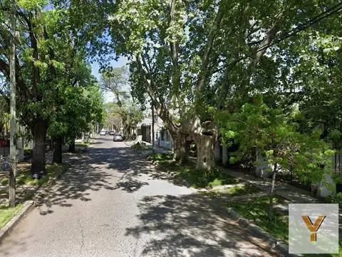 Casa en venta - 2 dormitorios 1 baño - Cochera - 120mts2 - Adrogué, Almirante Brown