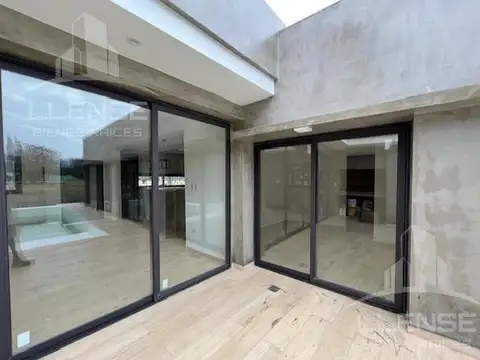 Casa 4 ambientes con 3 baños