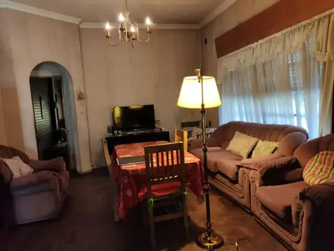 Casa en Venta con 6 cocheras