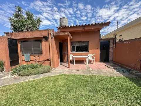 VENTA 2 CASAS RAMOS MEJIA 3 AMBI. MULTIFAMILIAR