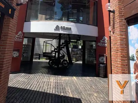 Local en venta - 2 baños - 90mts2 - Carilo