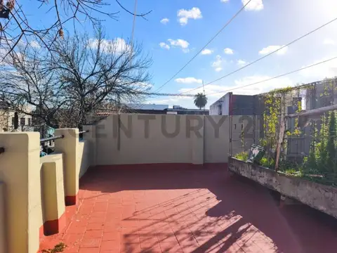 PH TIPO CASA EN ALQUILER DE 4 AMBIENTES EN BARRACAS