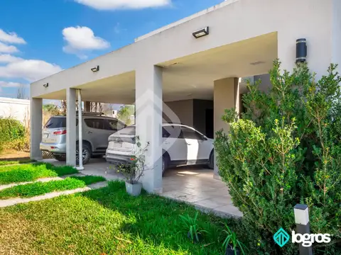 Casa 9 ambientes con 5 baños