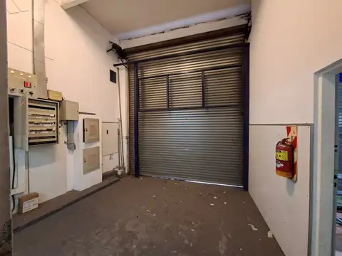 Edificio en Block, Entrada de camiones, 3 niveles, Congreso, Lote propio