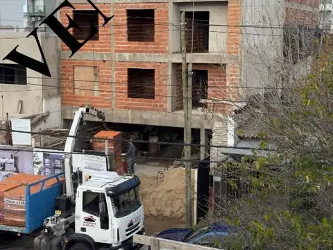 DEPARTAMENTO 2 AMBIENTES CON PATIO EN VENTA POZO