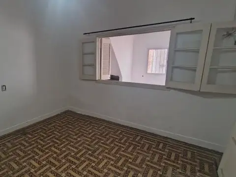 Casa en Alquiler con 2 cocheras