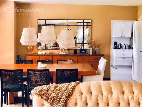 Casa en Venta con 5 cocheras