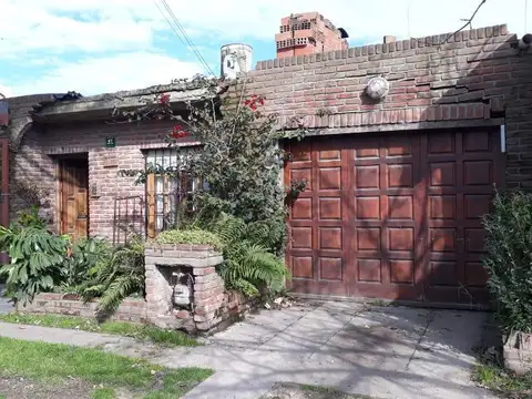 Casa en venta - 2 Dormitorios 1 Baño - Mar del Plata