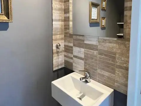 Casa 3 ambientes con 2 baños