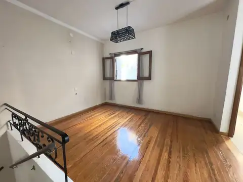 Depto Tipo Casa en Alquiler de 4 ambientes