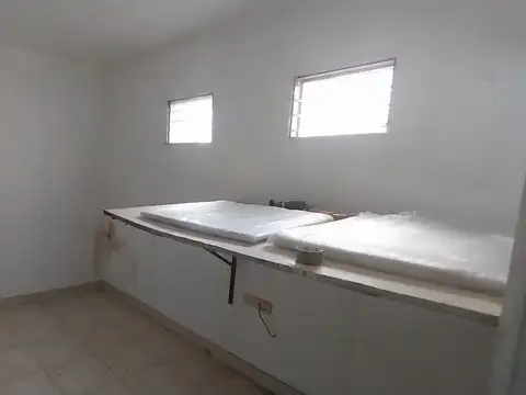 Inmueble de Local 190m2 en P.B. y Oficinas 180m2 en P.A. todo destino