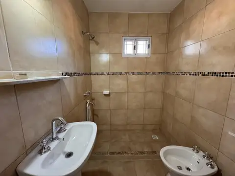 Casa 2 ambientes con 1 baño