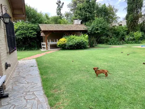 Casa 5 ambientes con 4 baños
