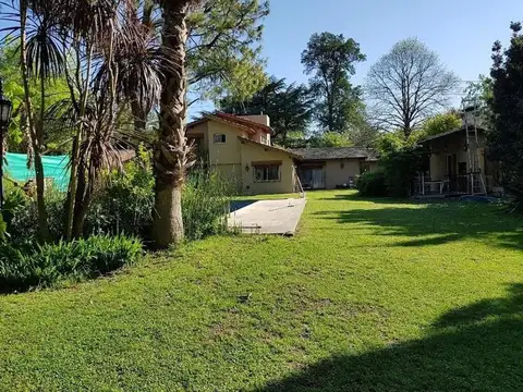 Casa en Venta con 9 cocheras