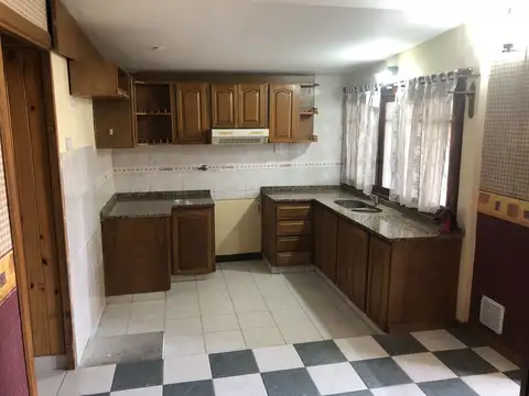 ALQUILO DEPARTAMENTO AL FRENTE DE 2 DORMITORIO CON PATIO Y COCHERA   SUPERI 1270 GARANTIAS LABORALES