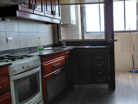 Departamento de 90 m² con 3 Dorm. y Cochera en Alquiler en Avellaneda