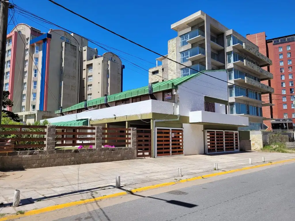 Paseo 105 100, Piso 1
