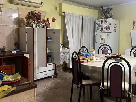 Casa 6 ambientes con 1 baño