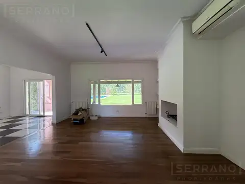 Casa en Venta con 4 cocheras