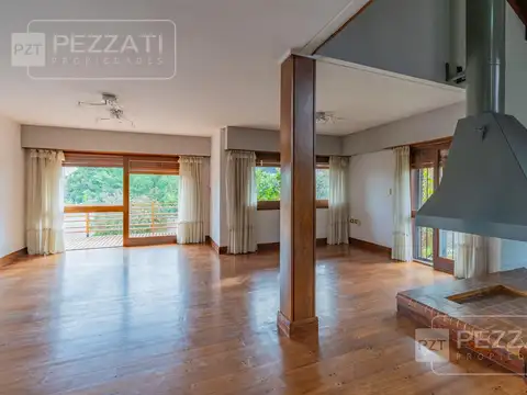 Casa 4 ambientes con 2 baños