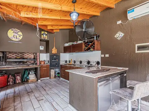 Casa 6 ambientes con 3 baños