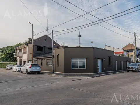 Casa en Venta con 2 cocheras