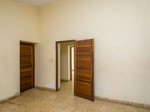 Casa 7 ambientes con 1 baño