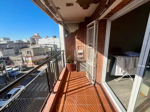 Juan Farrell 700