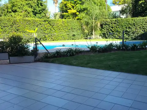 Casa 10 ambientes con 6 baños