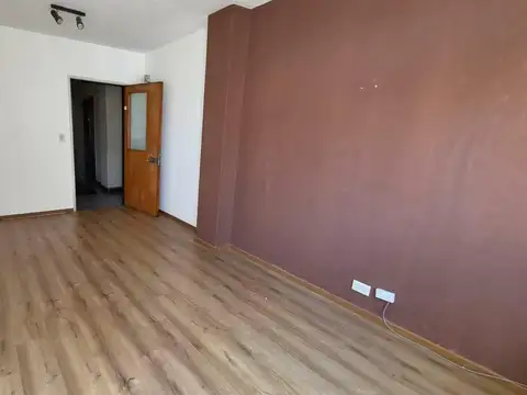 Oficina en alquiler, apto todo rubro.