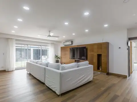Casa 6 ambientes con 3 baños