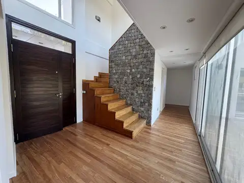 VENTA CASA COUNTRY ABRIL EL HIPICO 5 AMB. PISCINA