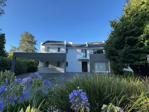 VENTA CASA COUNTRY ABRIL EL HIPICO 5 AMB. PISCINA