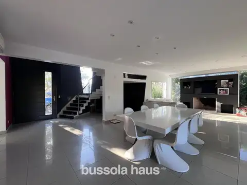 Casa 4 ambientes con 3 baños