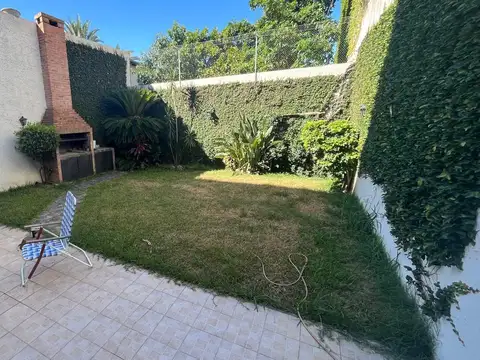 PH 4 ambientes con patio/parque propio, excelente estado y ubicación.